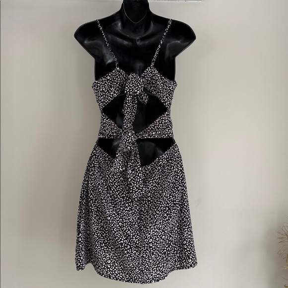 Missguided Mini Dress - Picture 2 of 6